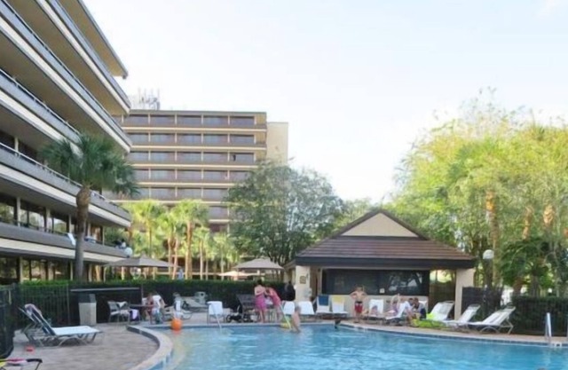 Relax and Unwind! 4 Comfortable Units, Pool, Minutes From SeaWorld Orlando