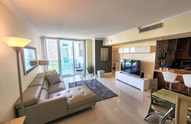 Relaxing Condo at The Tides - Hollywood CS60