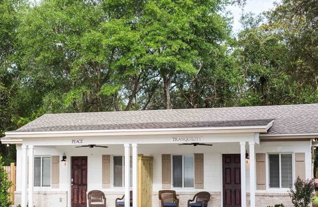 Remodeled Destin Cottage with Easy Access to Dining, Shopping, and Harbor!