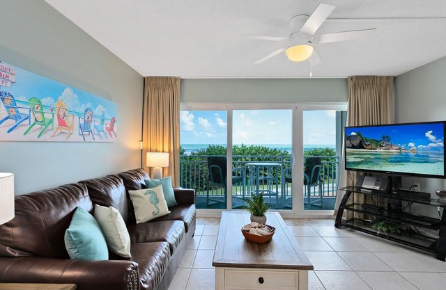 Right on the Beach. Family & Pet Friendly. Great Ocean views