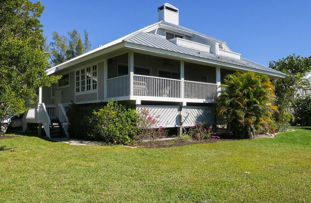 Sandcastle Home | Sanibel Dunes Golf Front Home with Beach Chairs & BBQ + Close to Community Club House