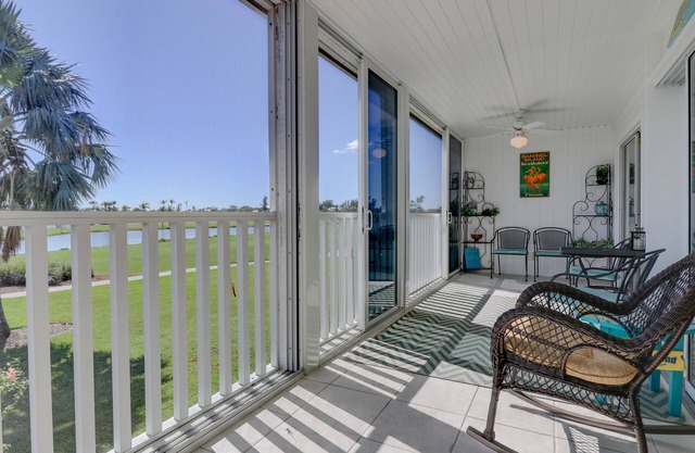 Sandcastle Shores: Quiet Island Retreat Overlooking Golf Fairway & Lake Views