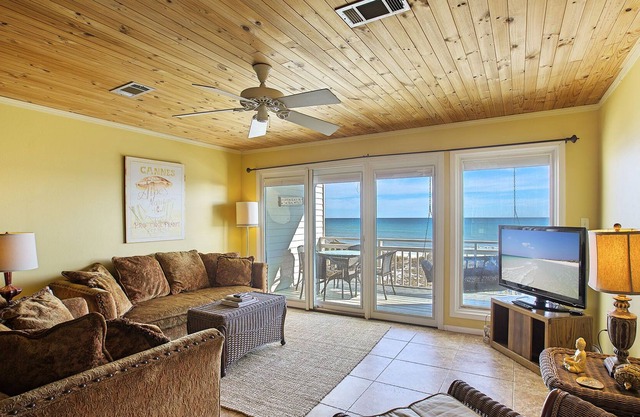 Sea Haunts 3C - Gulf Front, Great Views, Community Pool + Hot Tub, 30A!