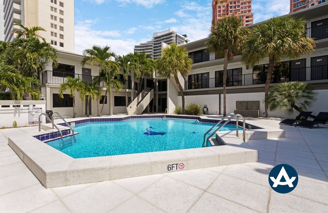 Sextant | The Palm | 1 Block to Beach | Heated Pool | Studio