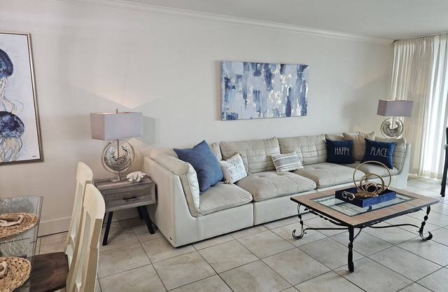 Shoreline Towers 2033 - Newly Remodeled Vacation Rental