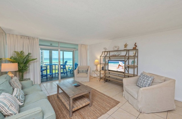 Shoreline Towers 2042 Beach Front 2Bdrm/2Ba Open Balcony Free Beach Setup