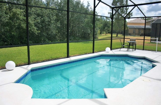 Sleeps up to 10 in this fully equipped home- Calabria in Kissimmee