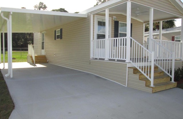 Southern Palms Park Model 12