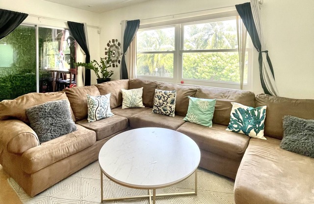 Spacious & Serene 2BR Apt B/W DT Hollywood & Hollywood Beach