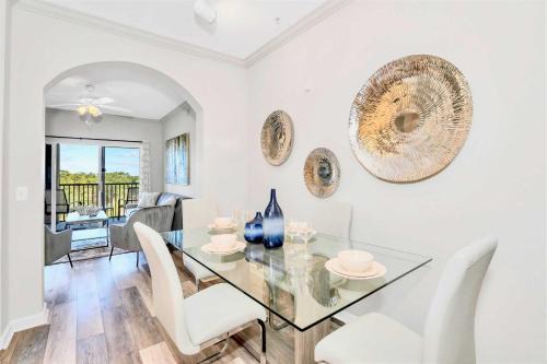 Spacious & Stylish 3BR Condo Near Disney - Pool and Hot Tub!