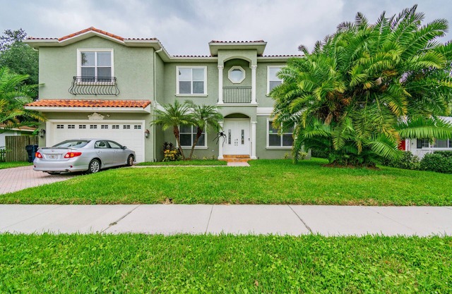 Spectacular Mediterranean South Tampa home w/ a movie theater pool and hot tub