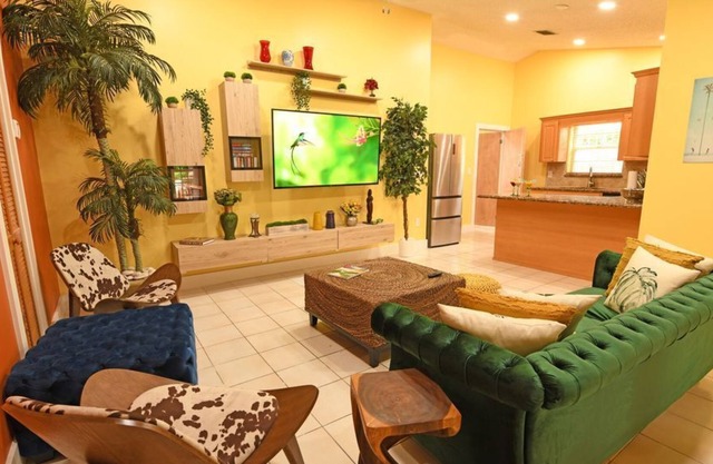 Spring Sale | Huge backyard | 3 Beds Apartment | Calle Ocho| South Beach 12min