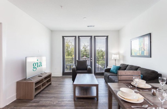 Stay Gia - Modern 2 Bedroom Apartment