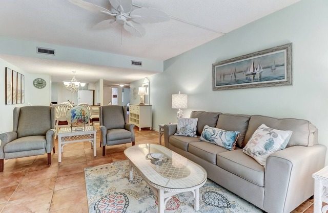 Steps to the Ocean! 2 bed/2 bath, 2118 Beachwood
