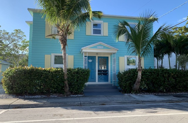 Studio #2 - Within Steps to Downtown Lake Worth Beach