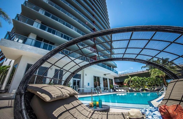 Stunning 1 Bedroom Bay Front Apt w/ Breathless View 1909B