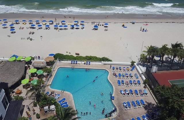 Stunning One Bedroom Apartment ON THE BEACH With Gorgeous Direct Ocean Views