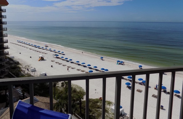 Sun, Fun, White Sand Beaches and Ocean Breezes! Do it all at The Summerhouse!