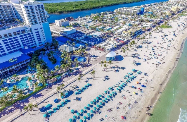 Trendy 1BR w/Parking Space & Walk to the Beach #8