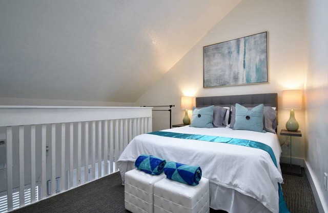 Trendy LOFT apt Hollywood Beach Unit # 4