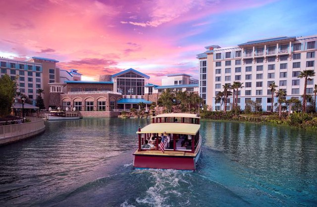 Universal's Loews Sapphire Falls Resort