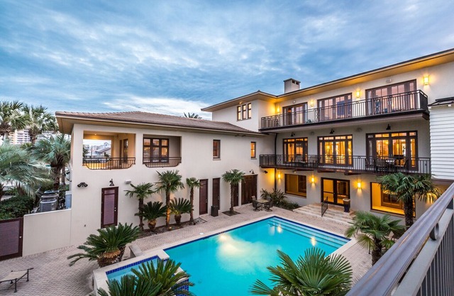 "Villa Blanco" Ultra Luxurious! Private, Heated Pool! Private Dock!