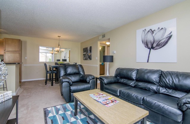 Water Front - 1 bedroom with den and 1 bathroom