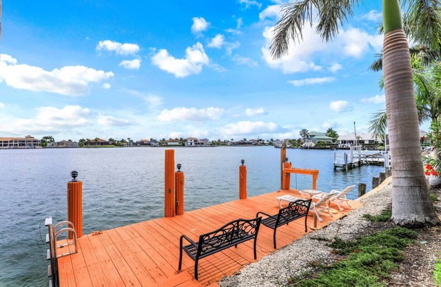 Waterfront house with mesmerizing views, heated pool and walk to beach