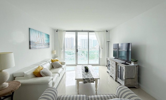 Sunny Isles Beach Condo | 1 New Listing Promo! 4 min to beach +free parking