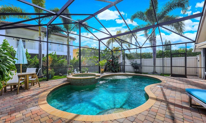 Naples Park House | 10% Off Weekly Naples Lux Home Private Heated POOL + Spa, Near Vanderbilt Beach