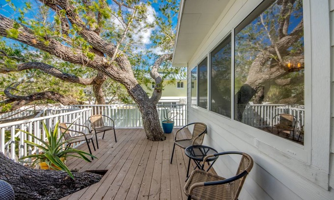 Mid Island House | 100 m² House ∙ 3 bedrooms ∙ 6 guests