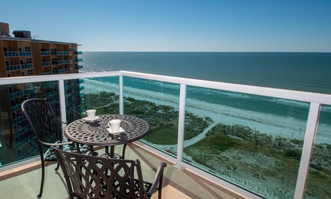 Clearwater Beach Apartment | 102 m² Apartment ∙ 2 bedrooms ∙ 8 guests