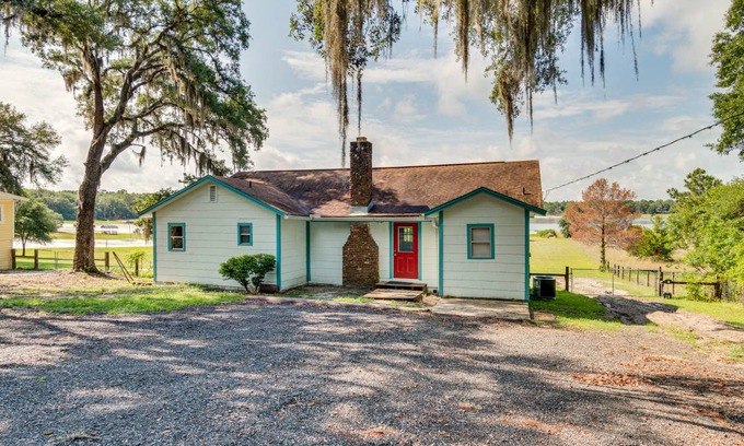 Keystone Heights Cottage | 104 m² Cabin ∙ 3 bedrooms ∙ 6 guests