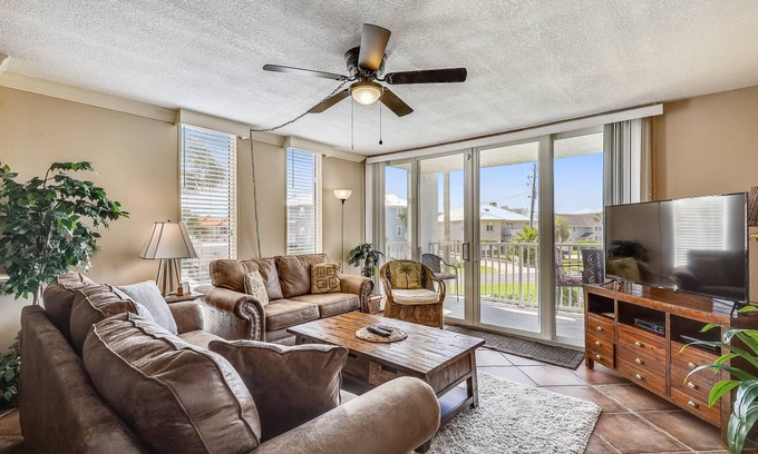 Holiday Isle Condo | 109 m² Condo ∙ 2 bedrooms ∙ 6 guests