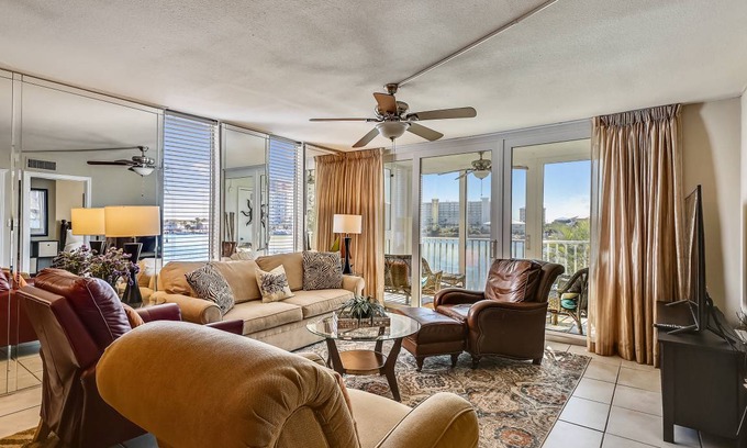 Holiday Isle Condo | 109 m² Condo ∙ 2 bedrooms ∙ 6 guests