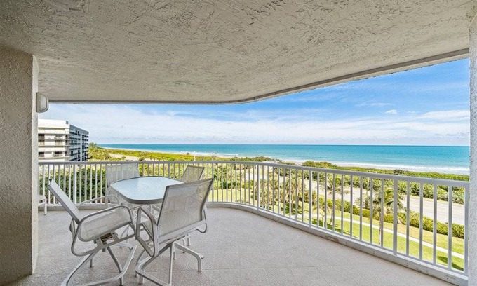 Fort Pierce Shores Condo | 118 m² Condo ∙ 2 bedrooms ∙ 4 guests