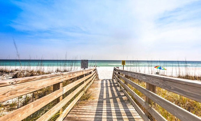 Pensacola Beach Apartment | 120 m² Apartment ∙ 2 bedrooms ∙ 10 guests