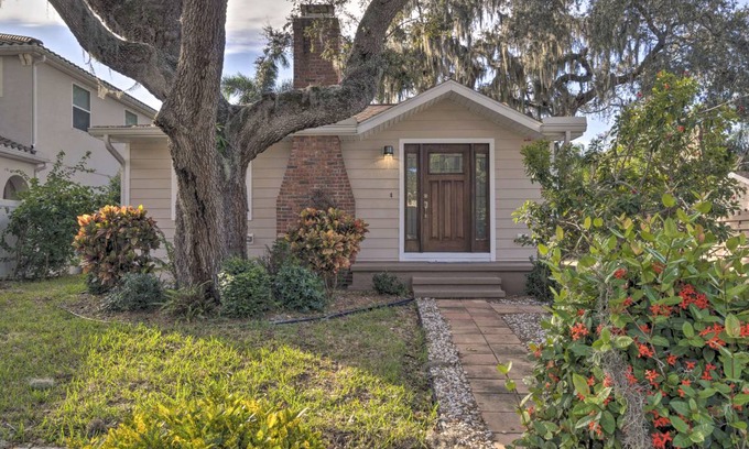 South Sarasota Cottage | 120 m² Cabin ∙ 2 bedrooms ∙ 5 guests