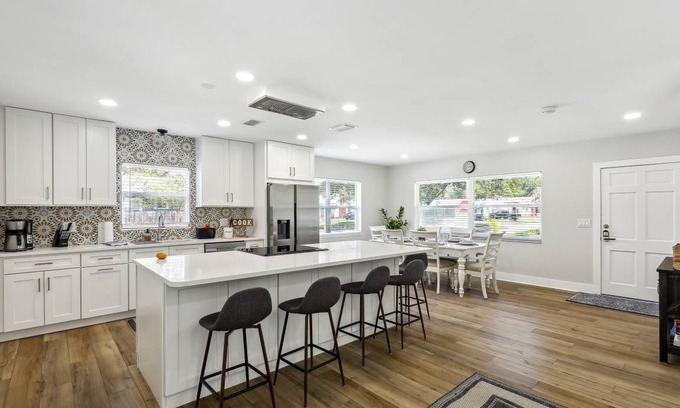 Riverside Heights House | 120 m² House ∙ 3 bedrooms ∙ 8 guests