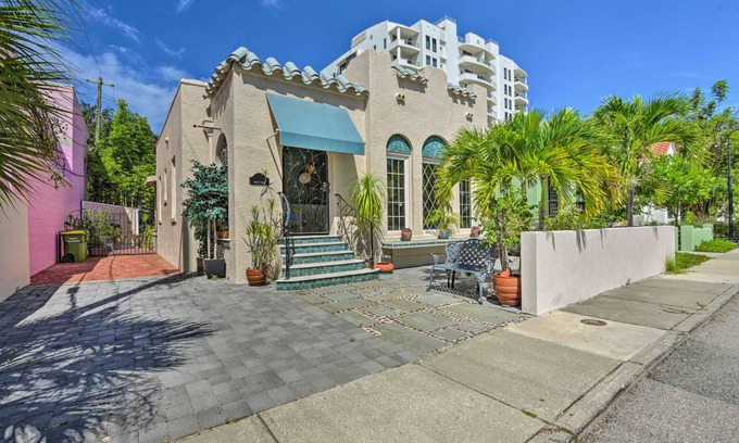 Central Sarasota Cottage | 121 m² Cabin ∙ 2 bedrooms ∙ 4 guests