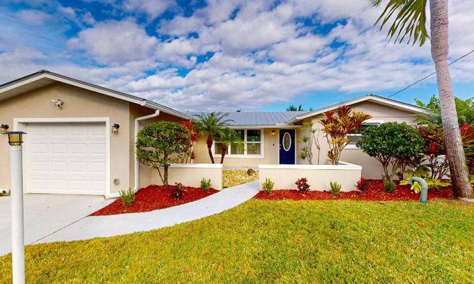 Palm City House | 124 m² House ∙ 2 bedrooms ∙ 7 guests