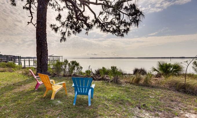 Ochlockonee Bay Cottage | 125 m² Cabin ∙ 2 bedrooms ∙ 8 guests