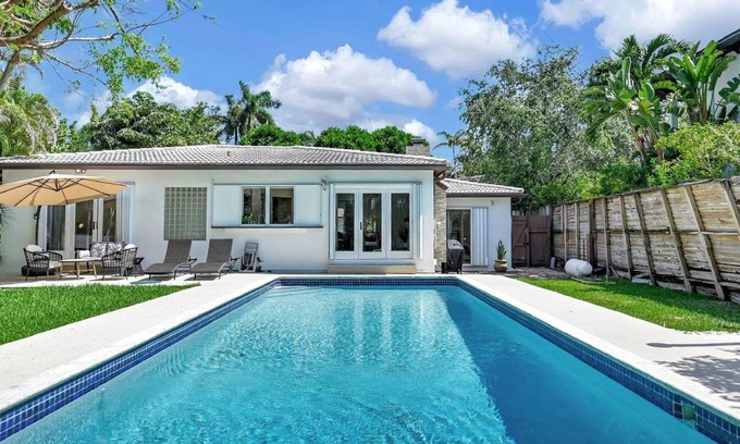 Southwest Coconut Grove Apartment | 131 m² Apartment ∙ 3 bedrooms ∙ 8 guests