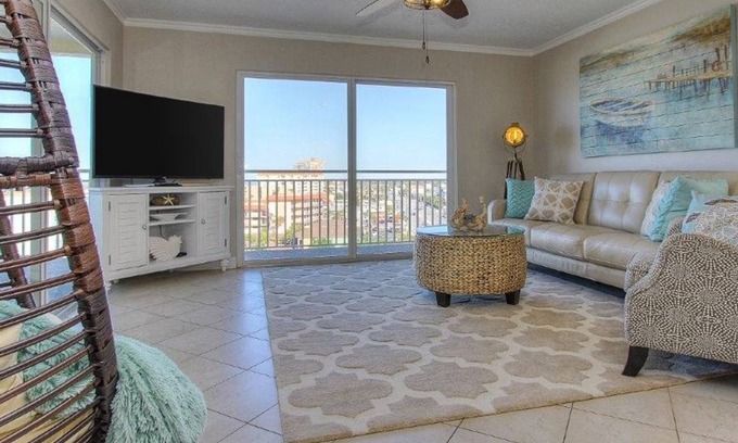 Redington Shores Condo | 135 m² Condo ∙ 3 bedrooms ∙ 10 guests