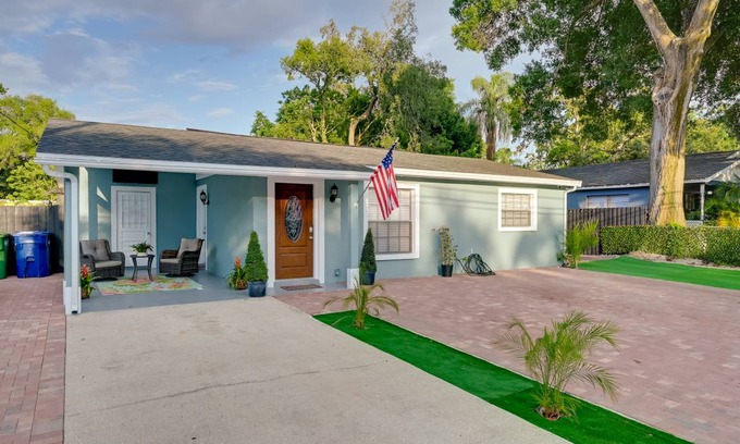 Bearss Plaza House | 139 m² House ∙ 2 bedrooms ∙ 6 guests