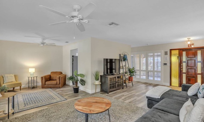 Hollywood Lakes House | 158 m² House ∙ 3 bedrooms ∙ 6 guests