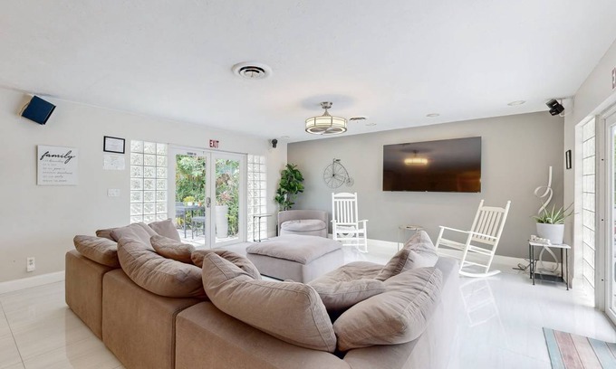 Hollywood Lakes House | 158 m² House ∙ 3 bedrooms ∙ 6 guests