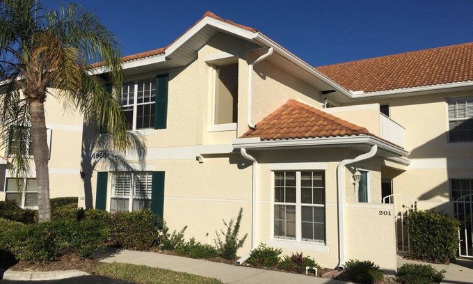 Naples House | 158 m² House ∙ 3 bedrooms ∙ 6 guests