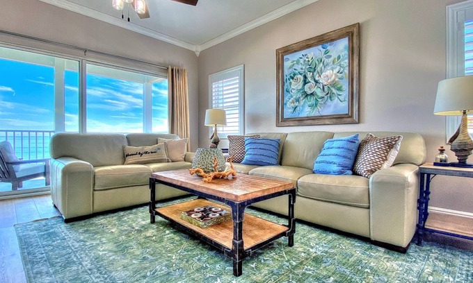 Independence Square Condo | 182 m² Condo ∙ 3 bedrooms ∙ 8 guests