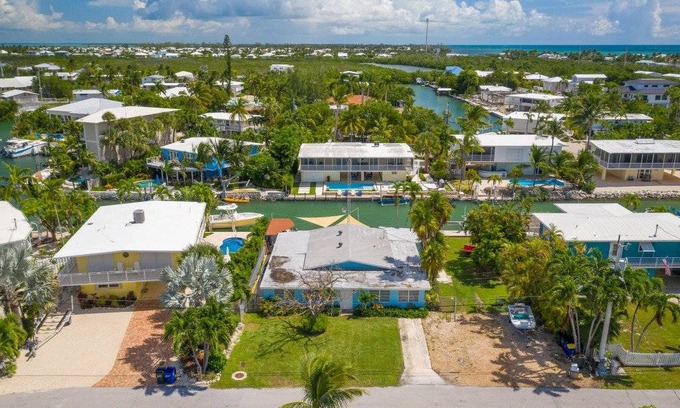 Toll Gate Shores House | 201 m² House ∙ 3 bedrooms ∙ 10 guests